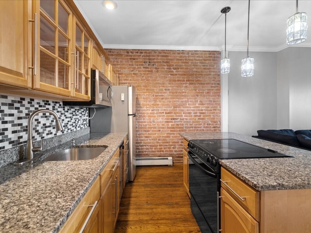 Primary Photo - 883 Harrison Ave