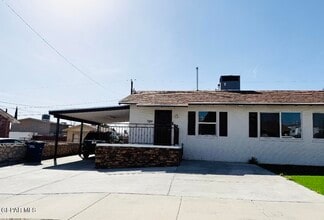 Building Photo - 1109 Huckleberry St