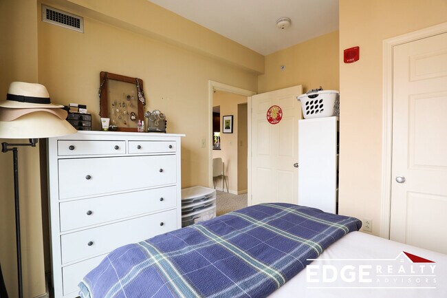 Building Photo - 6 Johnny Ct