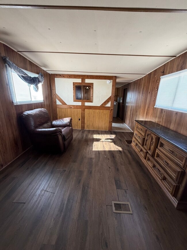 Building Photo - 918 Elm St