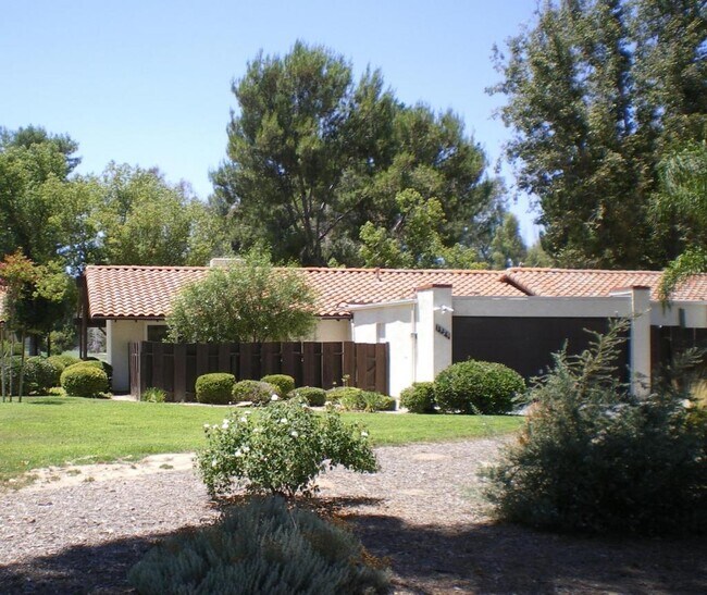 Foto del edificio - 1325 Seven Hills Dr