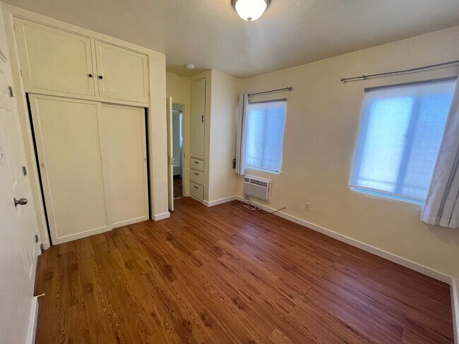 Building Photo - Oregon St. Triplex