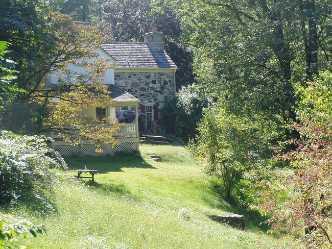 Building Photo - 391 E Rose Tree Rd