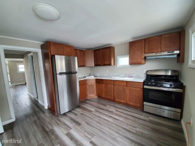Building Photo - 3 br, 3 bath House - 748 Hilltop Ave