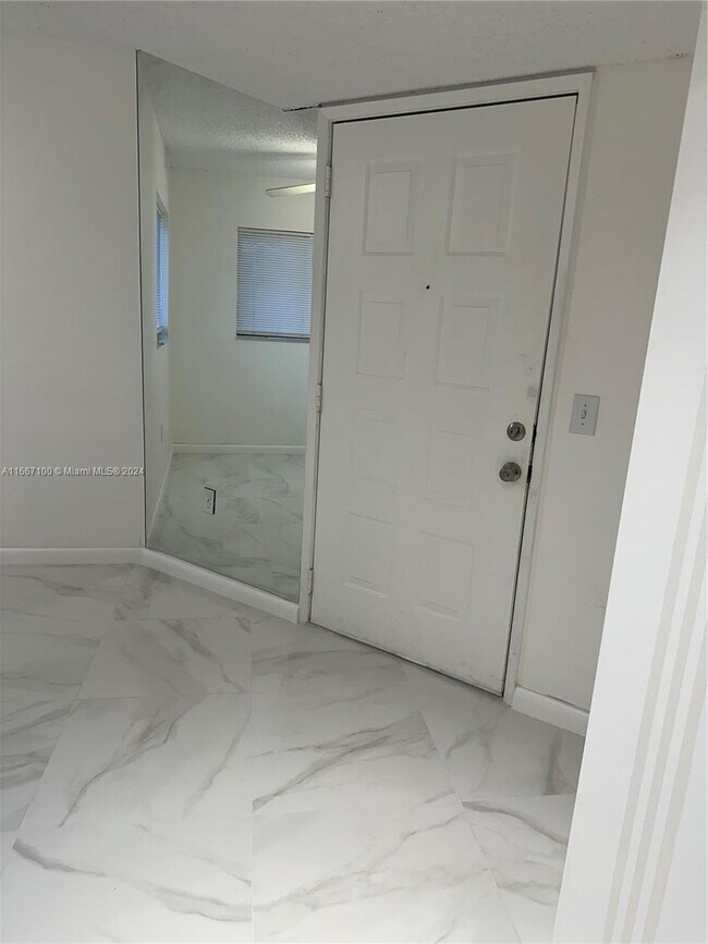 Foto del edificio - 901 SW 138th Ave
