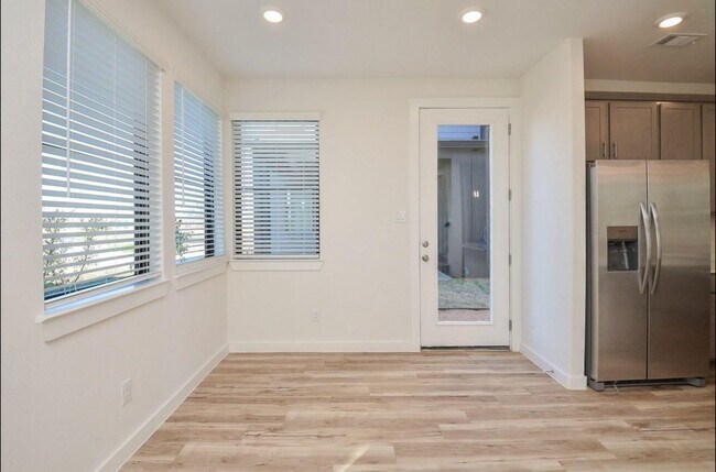 Foto del edificio - 3249 Loam Ln