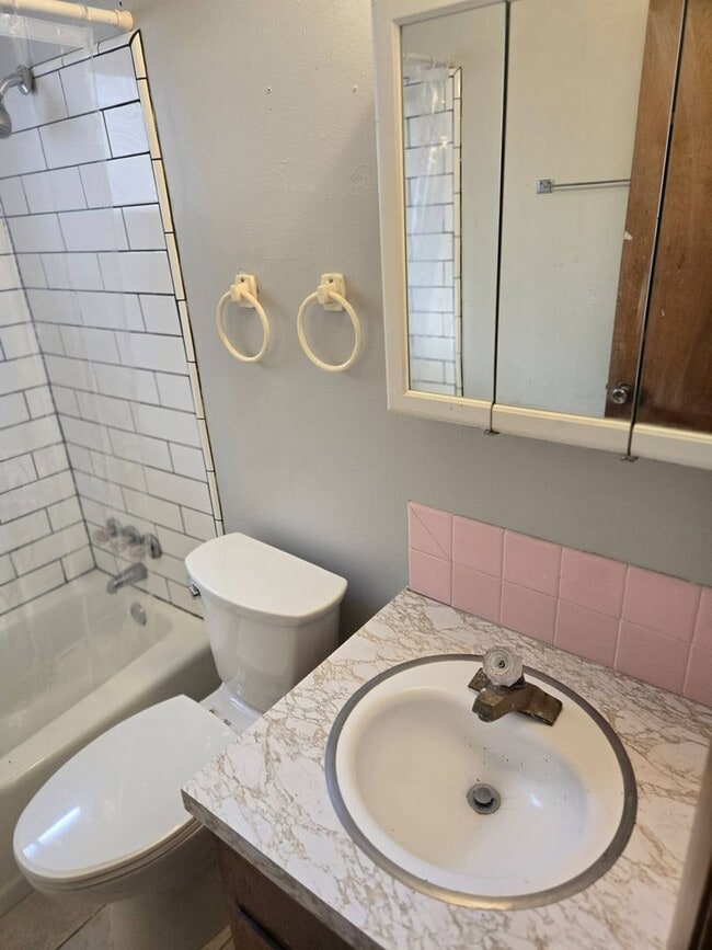 Building Photo - 2264 5th St SW