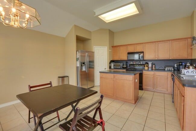 Building Photo - 5933 Brightwood Dr