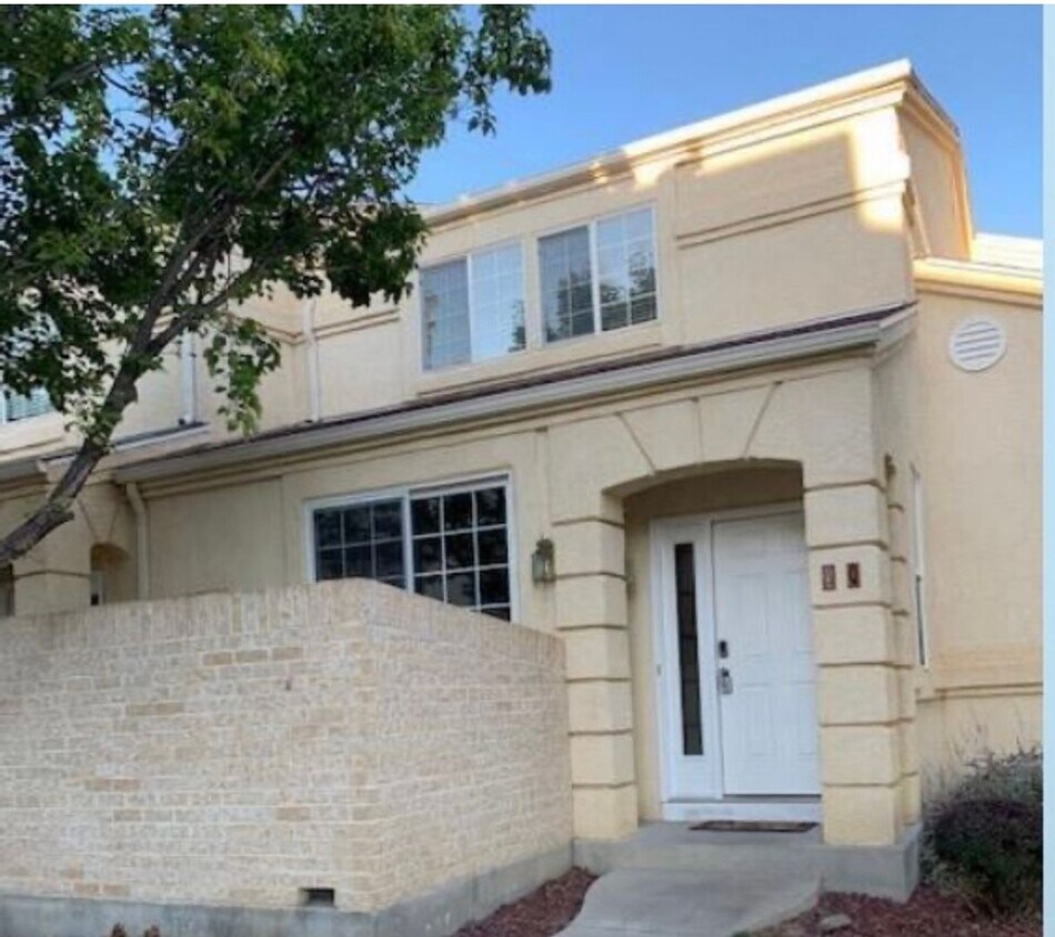 Foto principal - ALL PROSPECTIVE TENANTS MUST SUBMIT A $58 ...