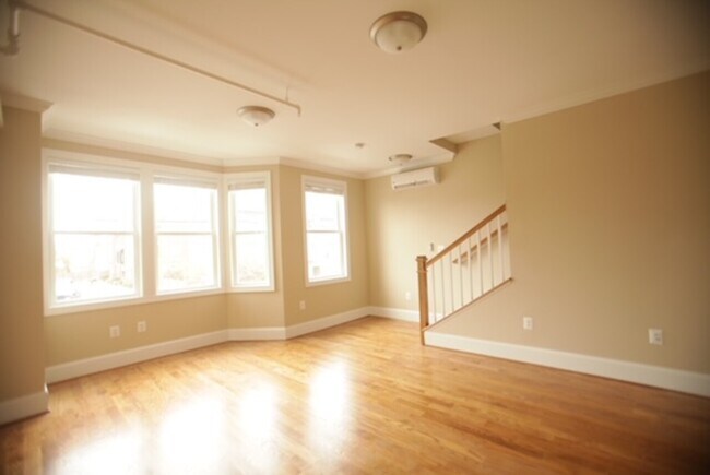 Building Photo - 1008 Pendleton St