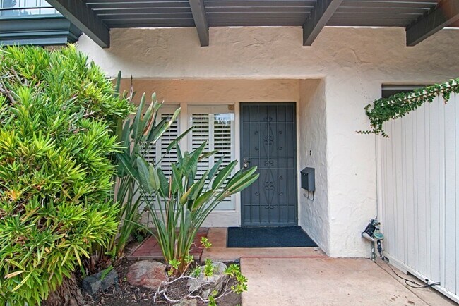 Entrada principal - 4052 Loma Riviera Cir
