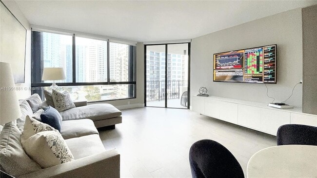 Foto del edificio - 520 Brickell Key Dr