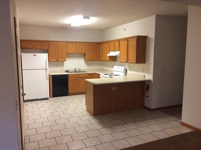 Kitchen - 1st floor apartment - 1415 Knollwood Ave