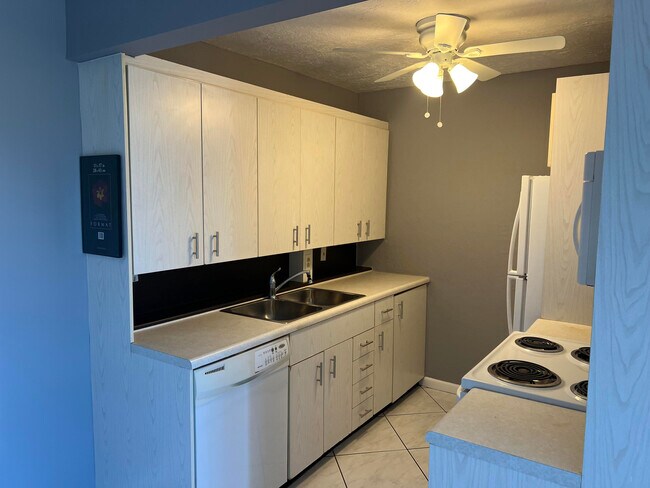 Building Photo - 4013 Wolverton E