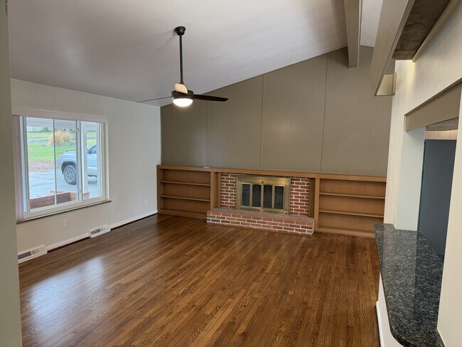 Foto del edificio - 6930 Euclid Ave