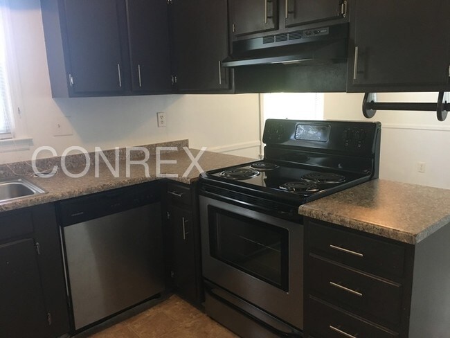 Foto del edificio - 202 7 Oaks Ln