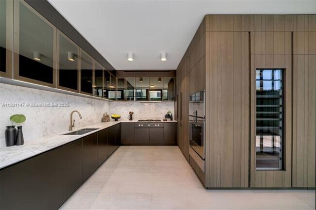 Foto del edificio - 8955 Collins Ave