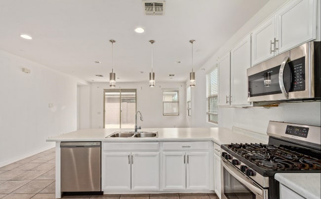 Building Photo - Great location near Westgate!