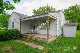 Building Photo - 2312 N Rosewood Ave
