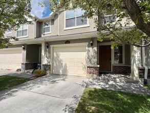 Building Photo - 2136 Fernside St