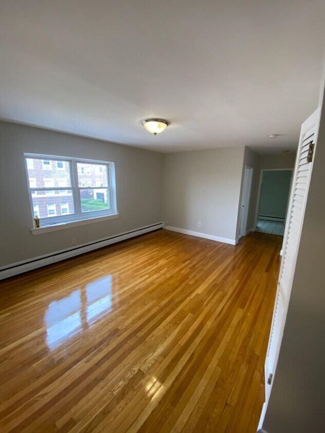 Foto principal - Nicely renovated 1 bed for September.