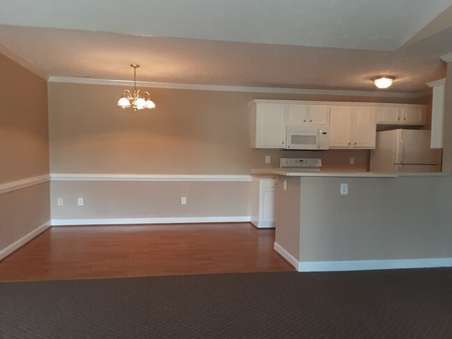 Building Photo - 1720-202 Renwick Dr