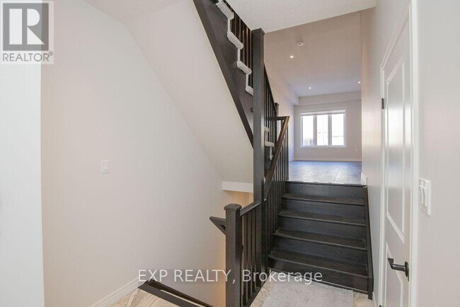 Building Photo - 33 Dunrobin Ln