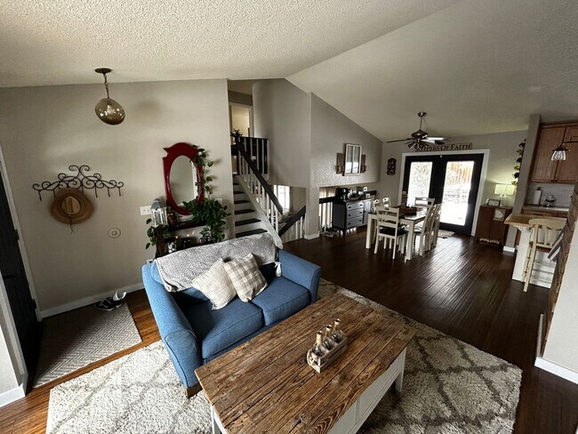 Building Photo - Updated Tri-Level Home off Austin Bluffs!!