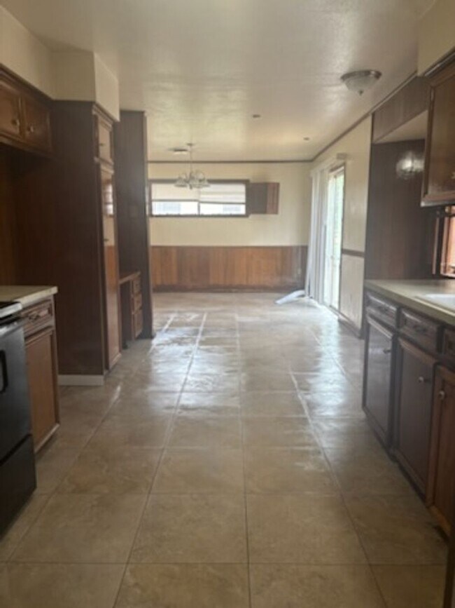 Foto del edificio - 5866 Kinder Dr