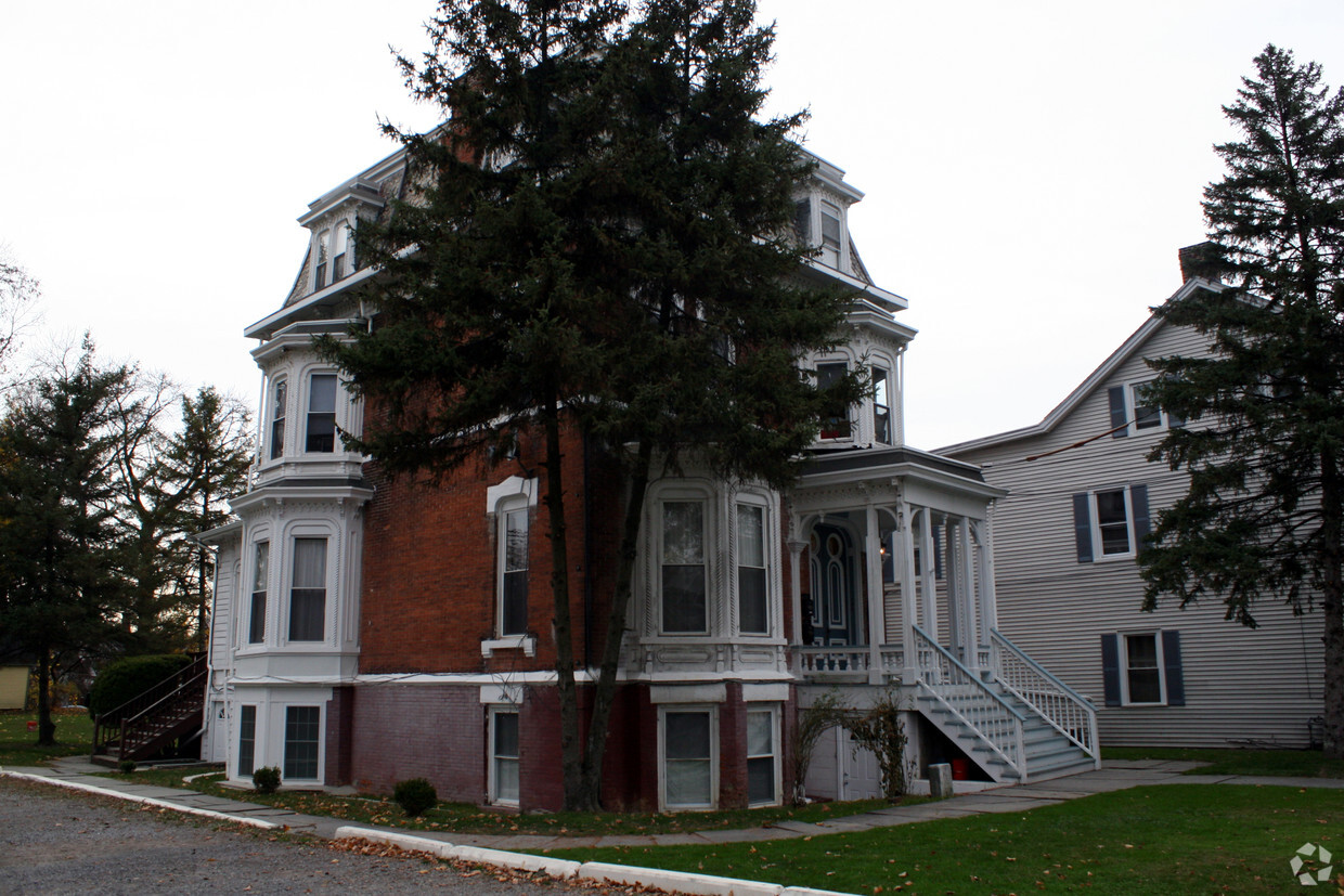 Primary Photo - 2587 South Ave