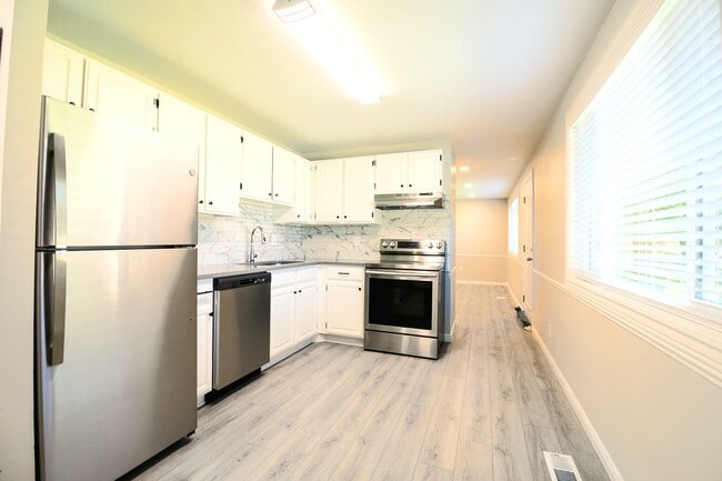 Building Photo - 1428 N Porter Ave