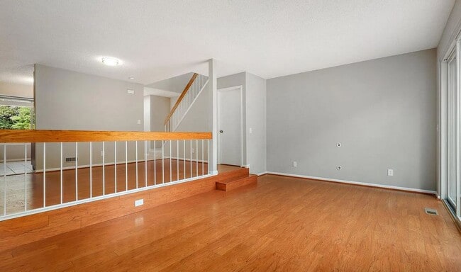 Building Photo - 3085 Bridgeton Ct