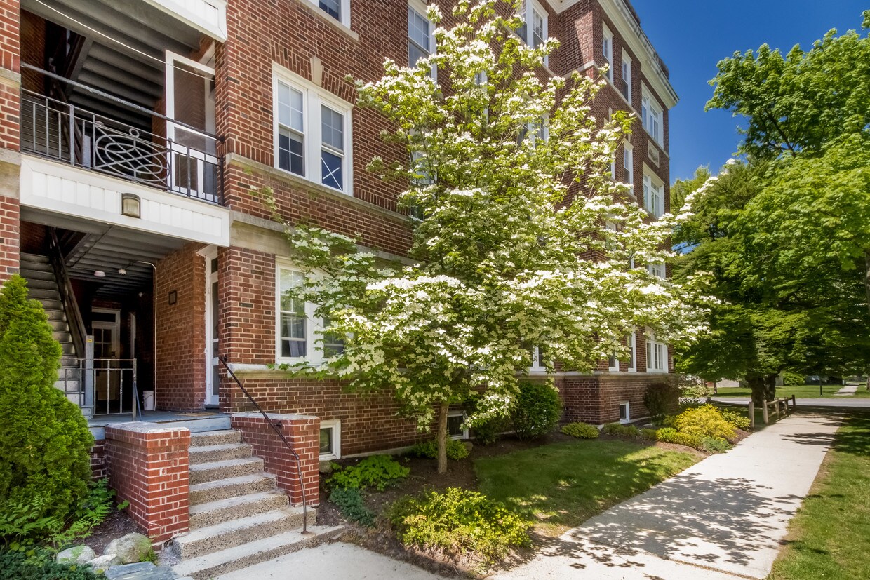 127 Sumner Ave, Springfield, MA 01108 Apartments in Springfield, MA