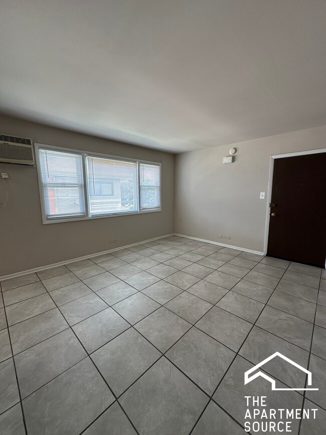 Photo - 9612 Ivanhoe Ave Apartment