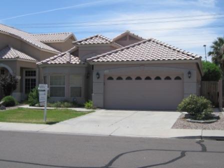 Foto del edificio - 3 BEDROOM, 2 BATH WITH 2 LIVING AREAS AND A BONUS ROOM.