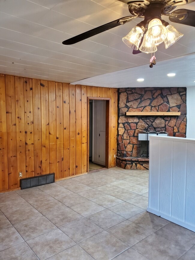 Photo - 10370 Ute Pass Ave Apartment