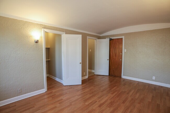 Foto del edificio - 1061 W Rosemont Ave