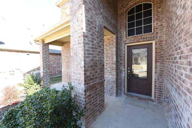 Building Photo - Happy home for rent featuring an open floo...