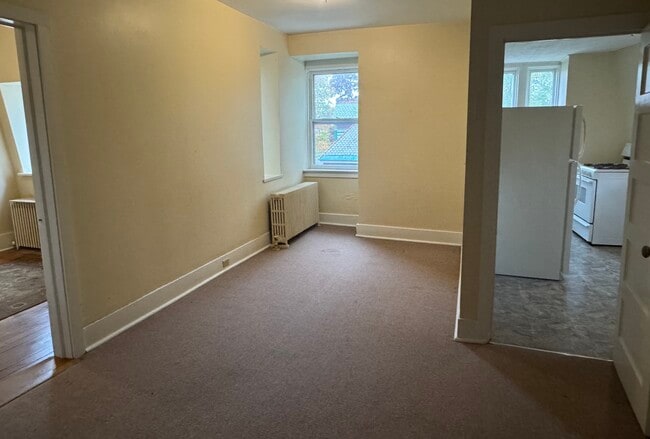 Foto del edificio - 401 Maple Ave Utilities Included