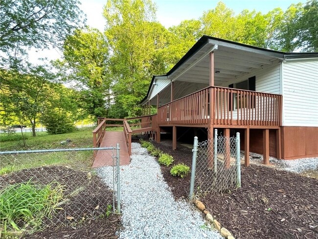 Building Photo - 19 Dawson Forest Rd W