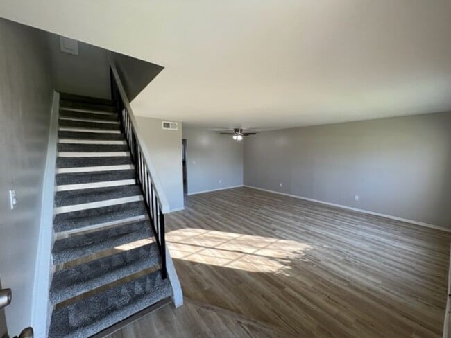 Foto del edificio - Coming Soon! Beautiful 3 Bedroom + 1.5 Bath Townhouse in highly desirable Briarcliffe community!