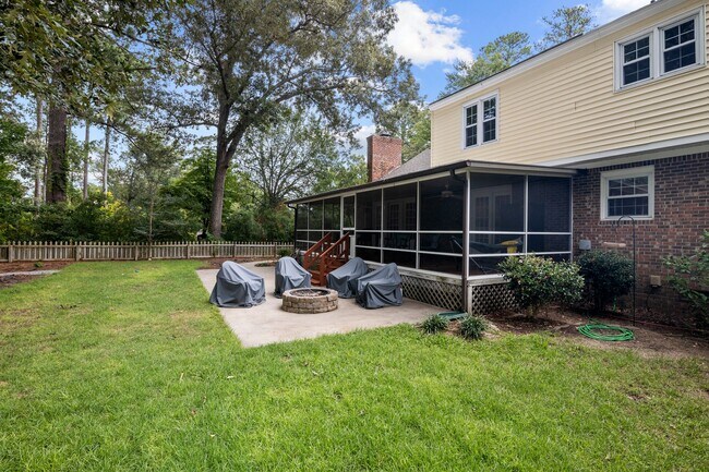 Building Photo - 327 Plantation Dr