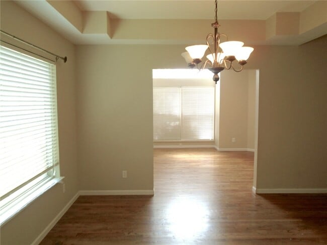 Building Photo - 1109 Peachtree Ct