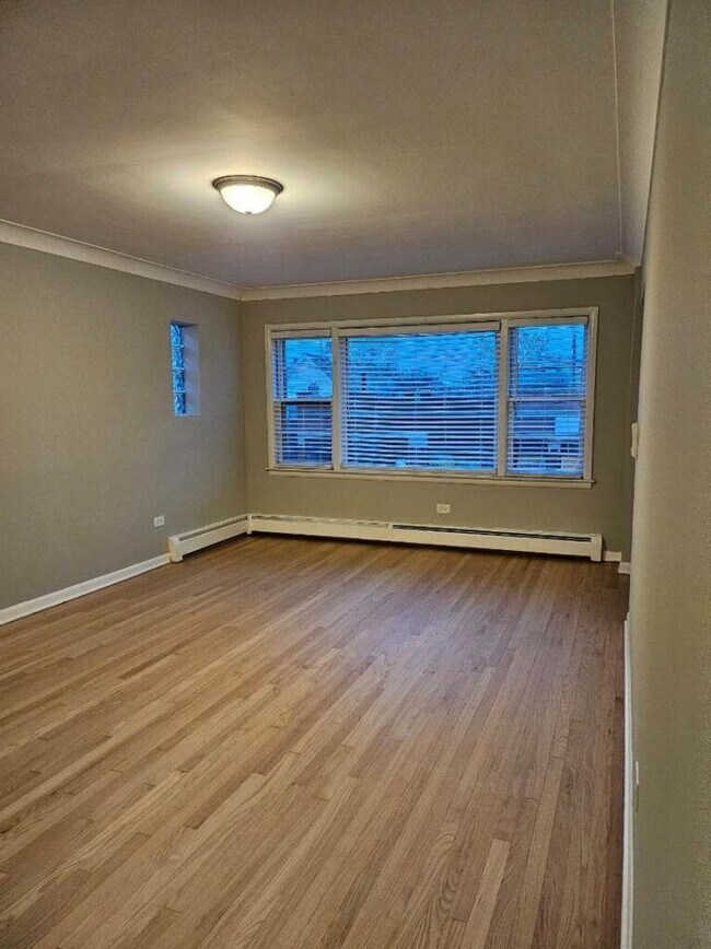Foto del edificio - 5858 W Diversey Ave