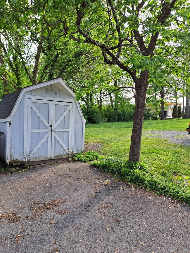 Building Photo - 66 Davis Ave