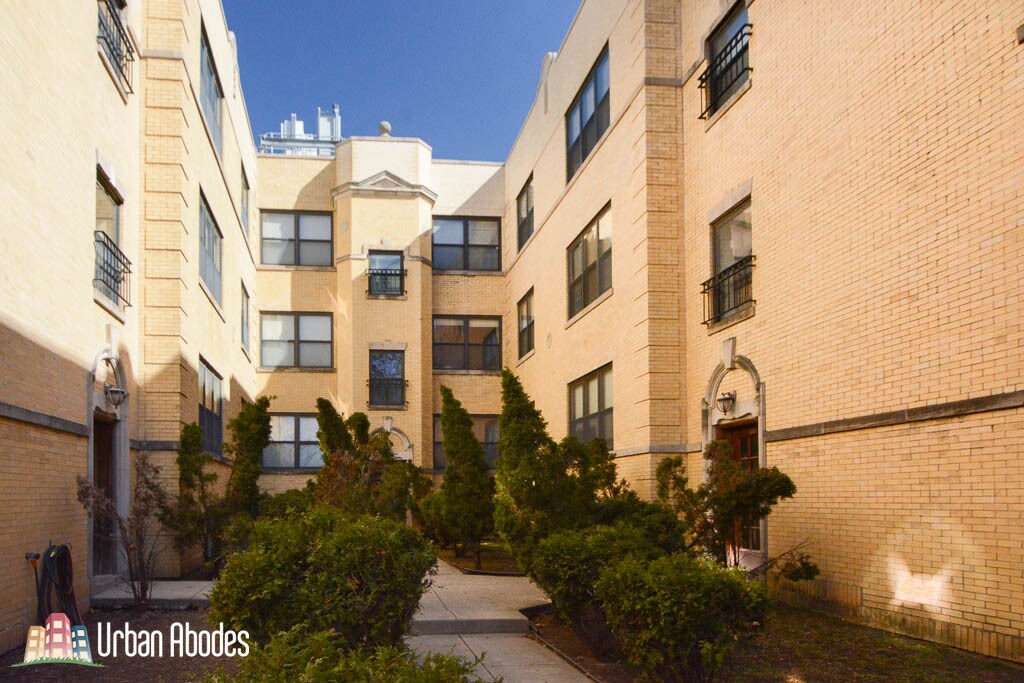 Primary Photo - 4345 N Sawyer Ave