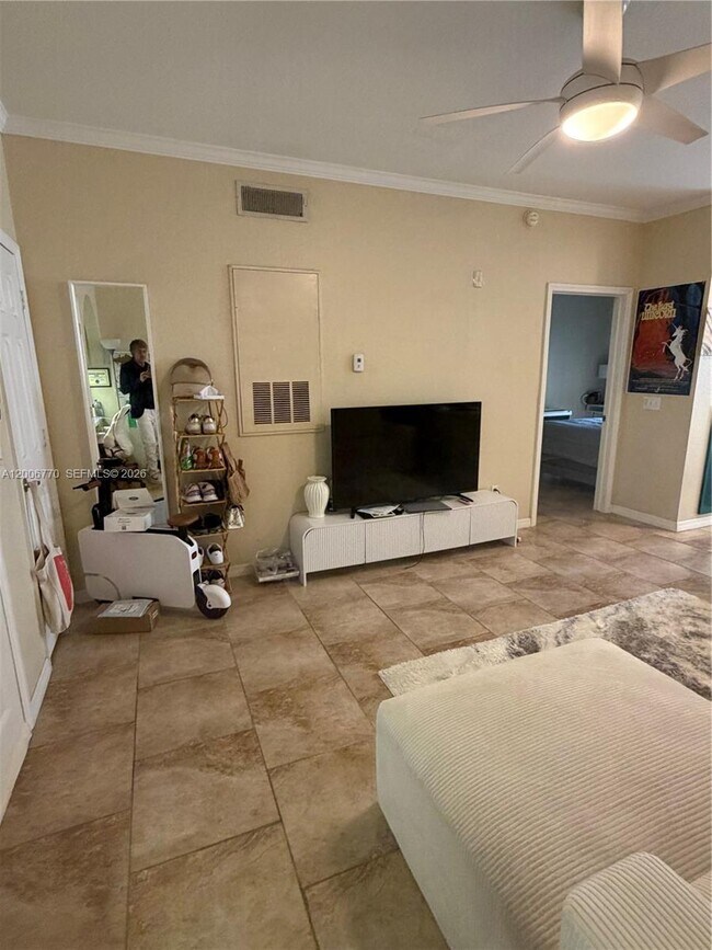 Foto del edificio - 860 N Orange Ave