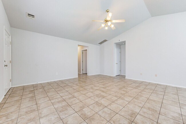 Foto del edificio - Cute 3BD/2BTH Duplex in Central East Norman!