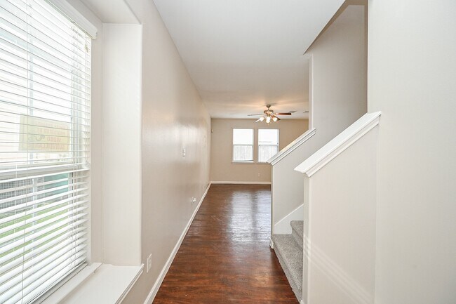 Foto del edificio - 6127 Yorkglen Manor Ln