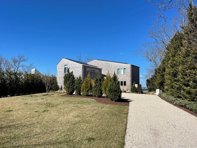 Building Photo - 495 N Parish Dr